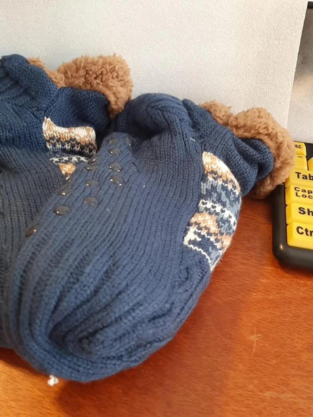 NEW ! Men Fuzzy Slipper Socks With Grippers Sherpa Lined House Shoe Blue